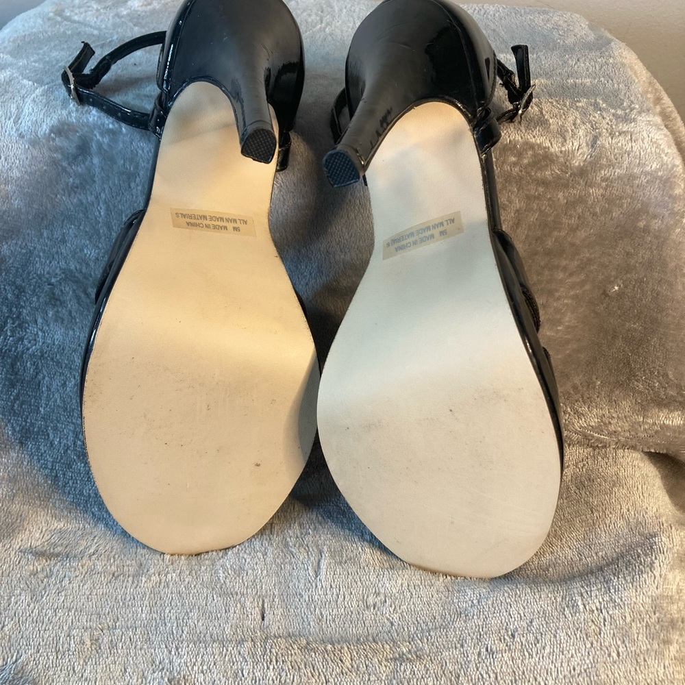 Fredericks Of Hollywood 
5M Black Patent Leather 
Stilettos 4” Heel - Picture 6 of 7